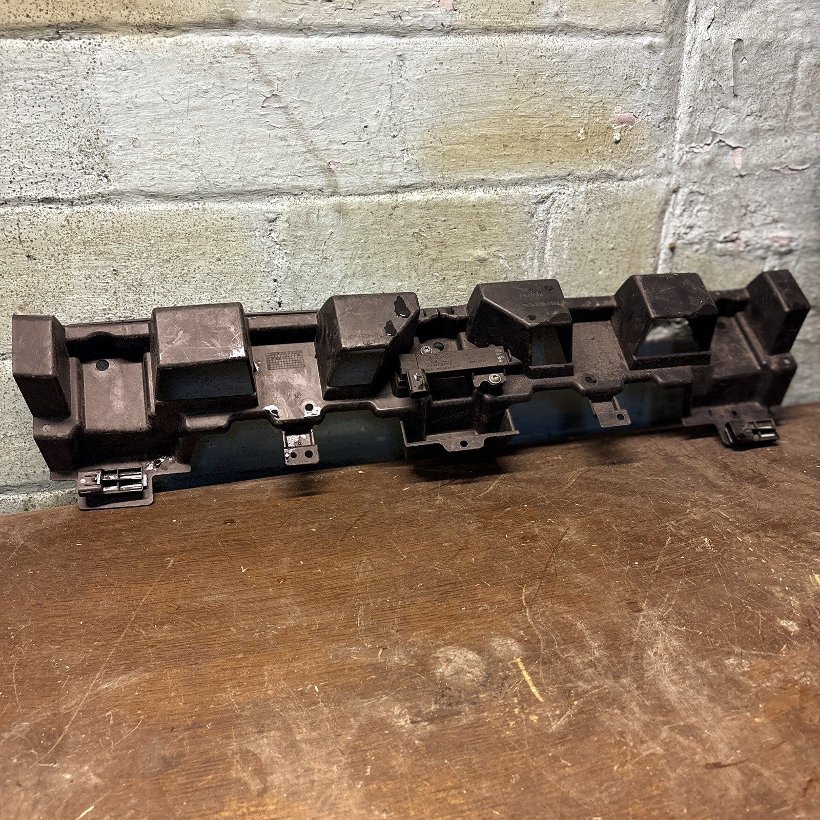 JAGUAR XF X250 REAR BUMPER BRACKET RIGHT SIDE 4DR SALOON 8X2317B861AE 09-15