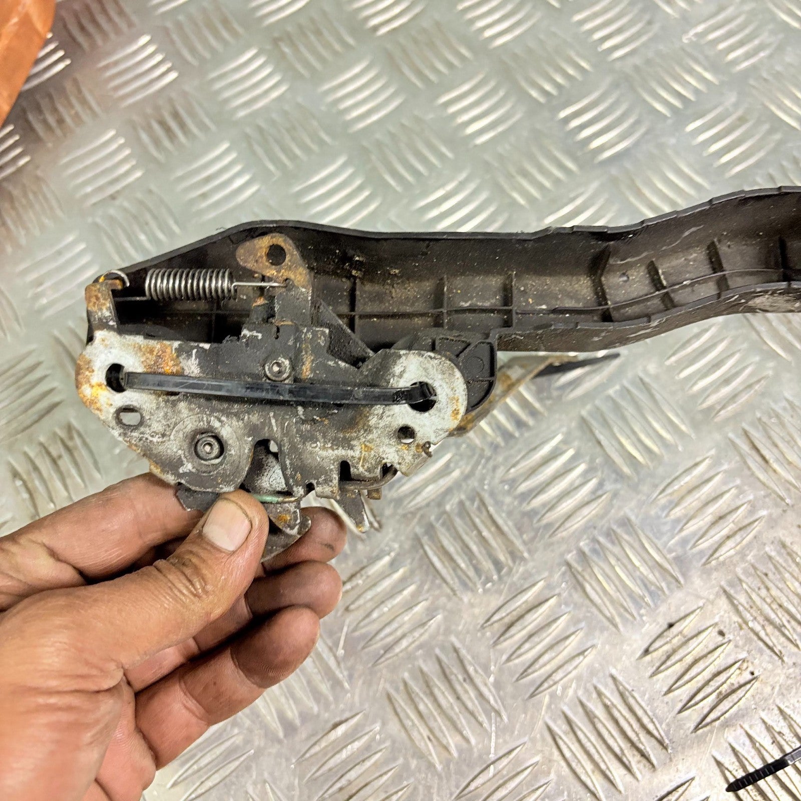 2014 CITROEN C4 2008 BONNET HOOD LOCKING HOOK LATCH
