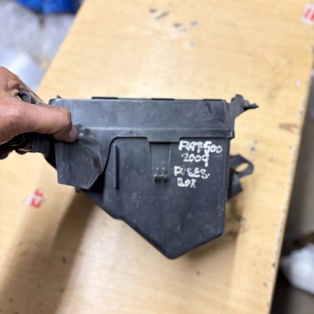 Fiat 500 2009 Engine Bay Fuse Box Relay Box Under Bonnet Power Distribution