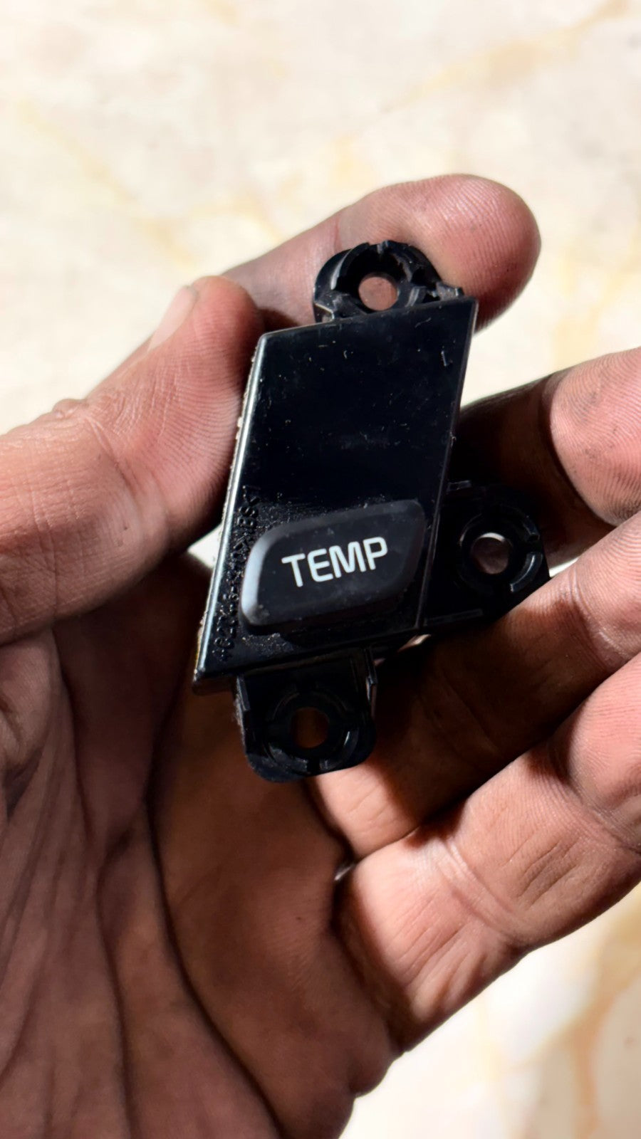 KIA CEED MK2 TEMPERATURE BUTTON SWITCH 2016 93796-A2700
