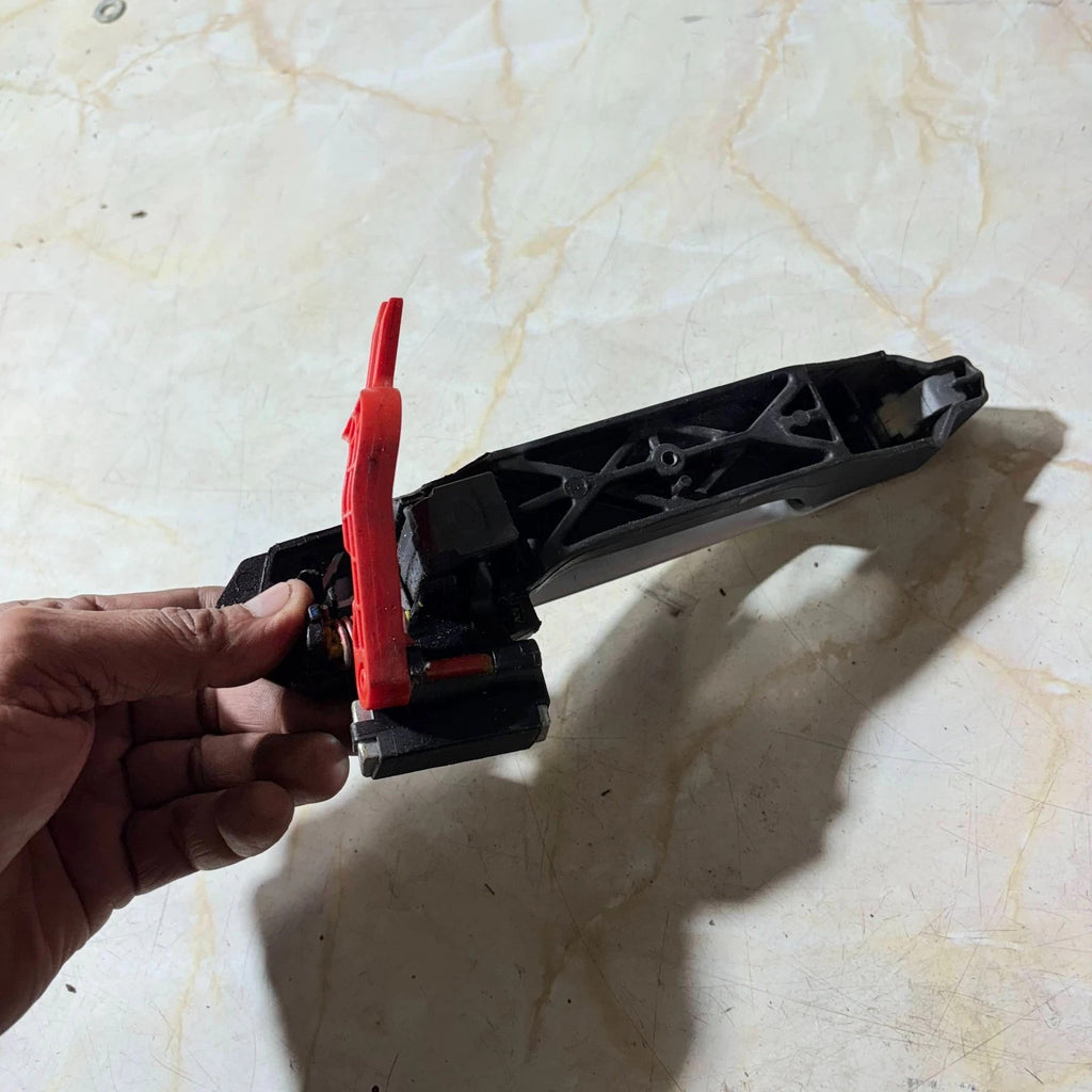 TOYOTA EXTERIOR DOOR HANDLE REAR RIGHT SIDE