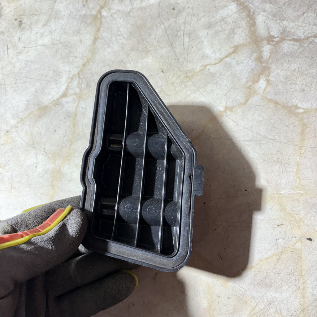 Skoda Superb Mk2 2004–2013 Left Headlamp Bulb Cover Cap 24675500