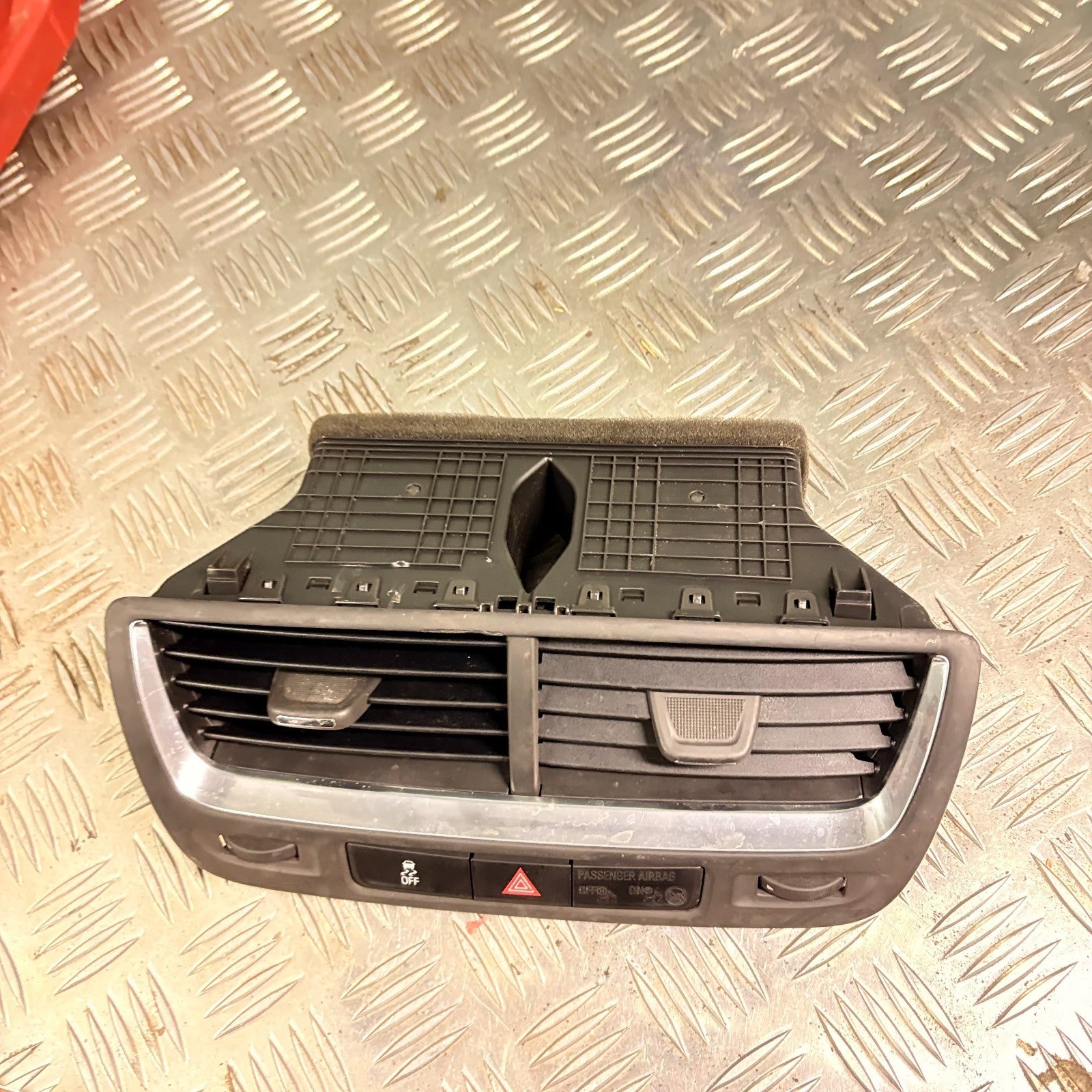 VAUXHALL MOKKA MK1 DASHBOARD AIR VENTS TRIM HAZARD SWITCH 2013 95016183