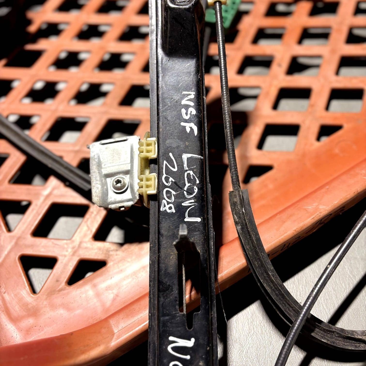 SEAT Leon Mk2 1P 2005-2012 Front Left N/S Electric Window Regulator Motor