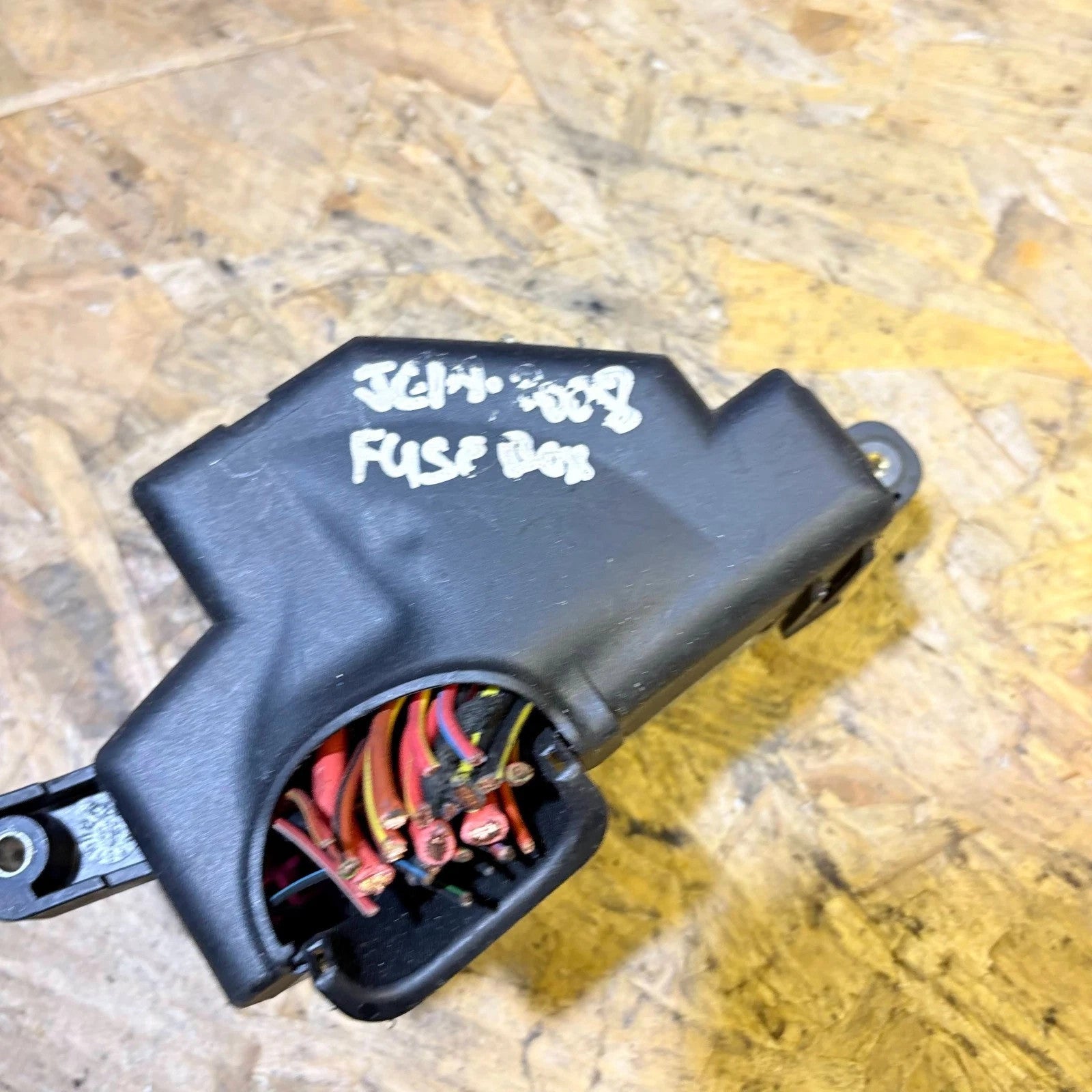 2008 VOLKSWAGEN JETTA FUSE BOX