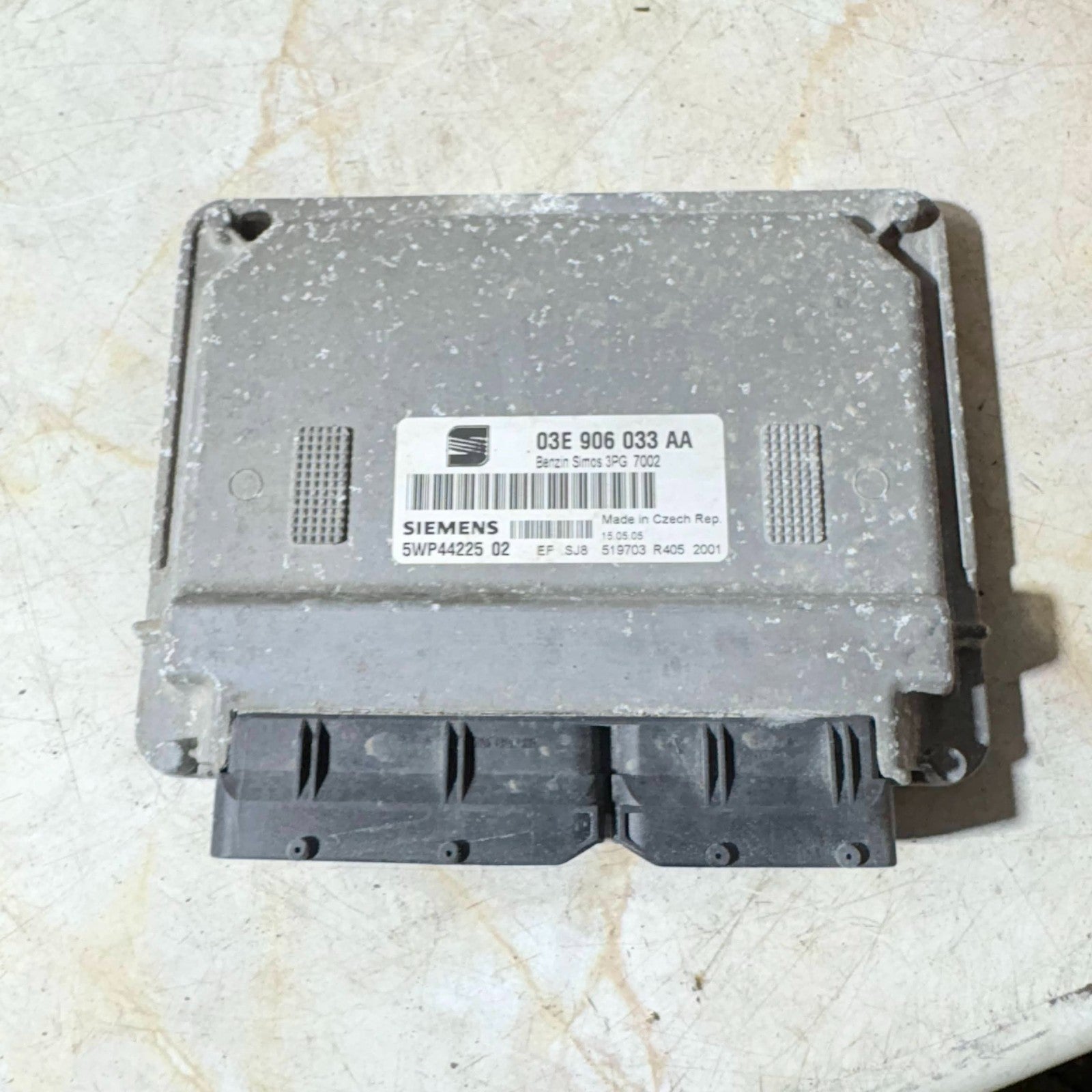 Seat Ibiza 2003 Engine Control Unit ECU 03E906033 AA