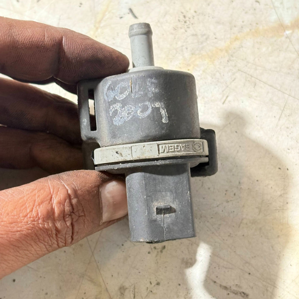 VW Golf Mk5 2003?2008 Vacuum Valve 058133450