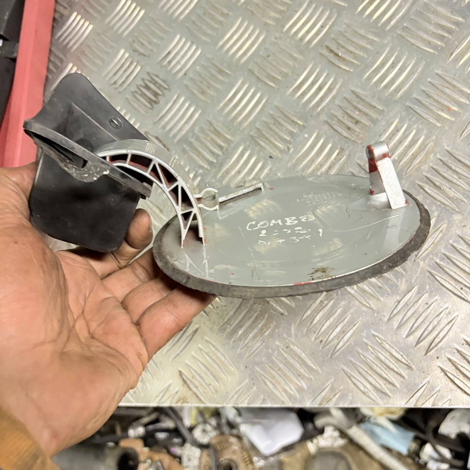 VAUXHALL OPEL COMBO C FUEL FLAP DIESEL DOOR COVER LID 9166522 2003