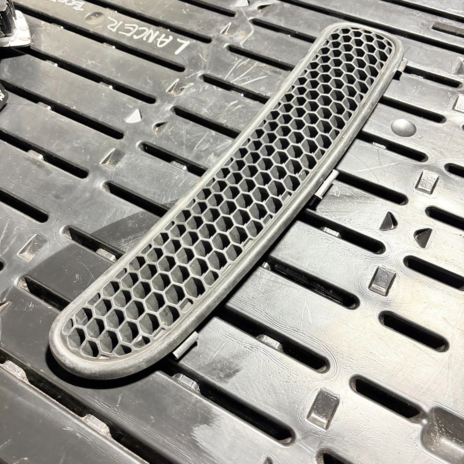MINI Drivers Front Scuttle Panel Grill Grille for R50 R52 R53 7122506