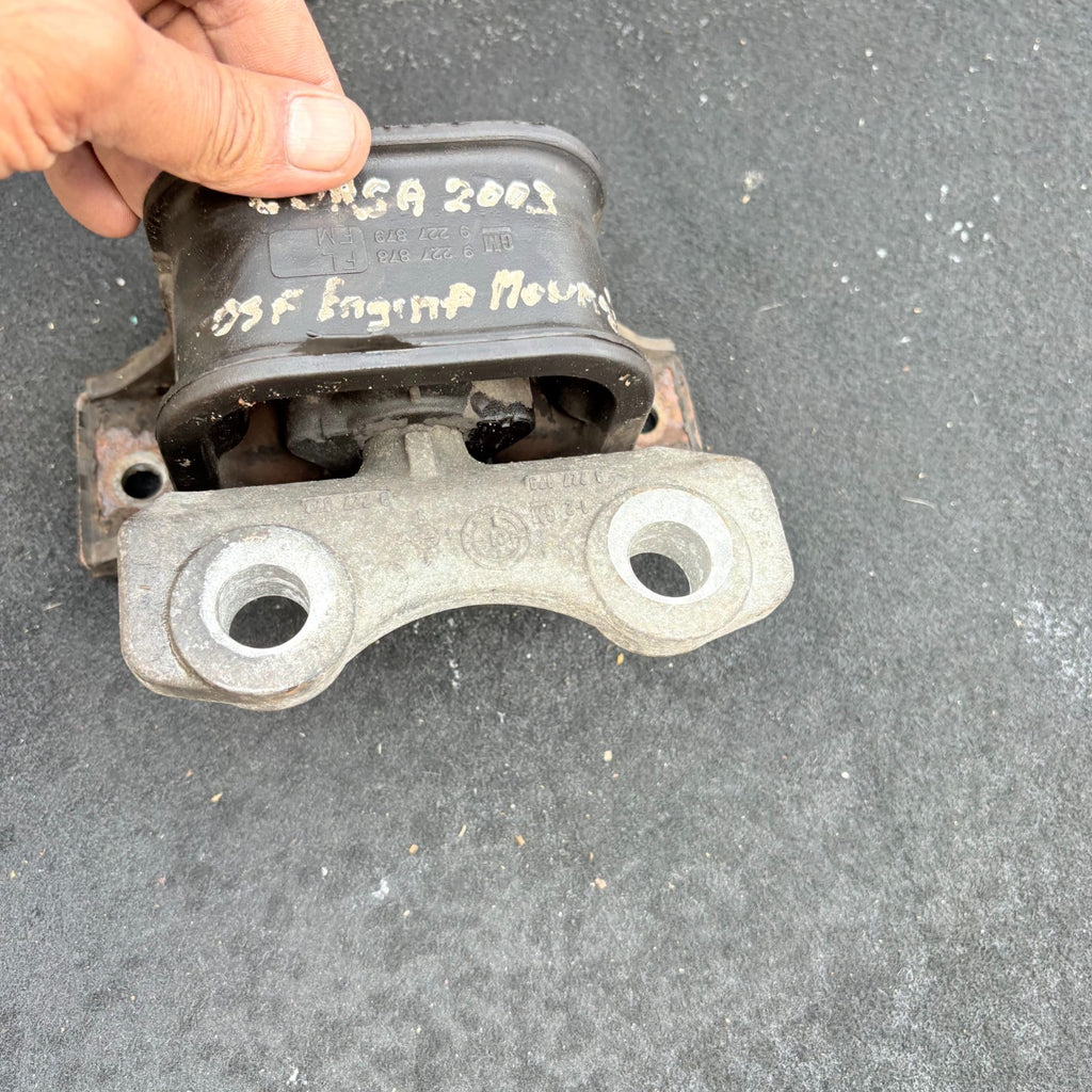 2003 VAUXHALL CORSA DRIVER SIDE LEFT Front Engine Mount 9 227 878