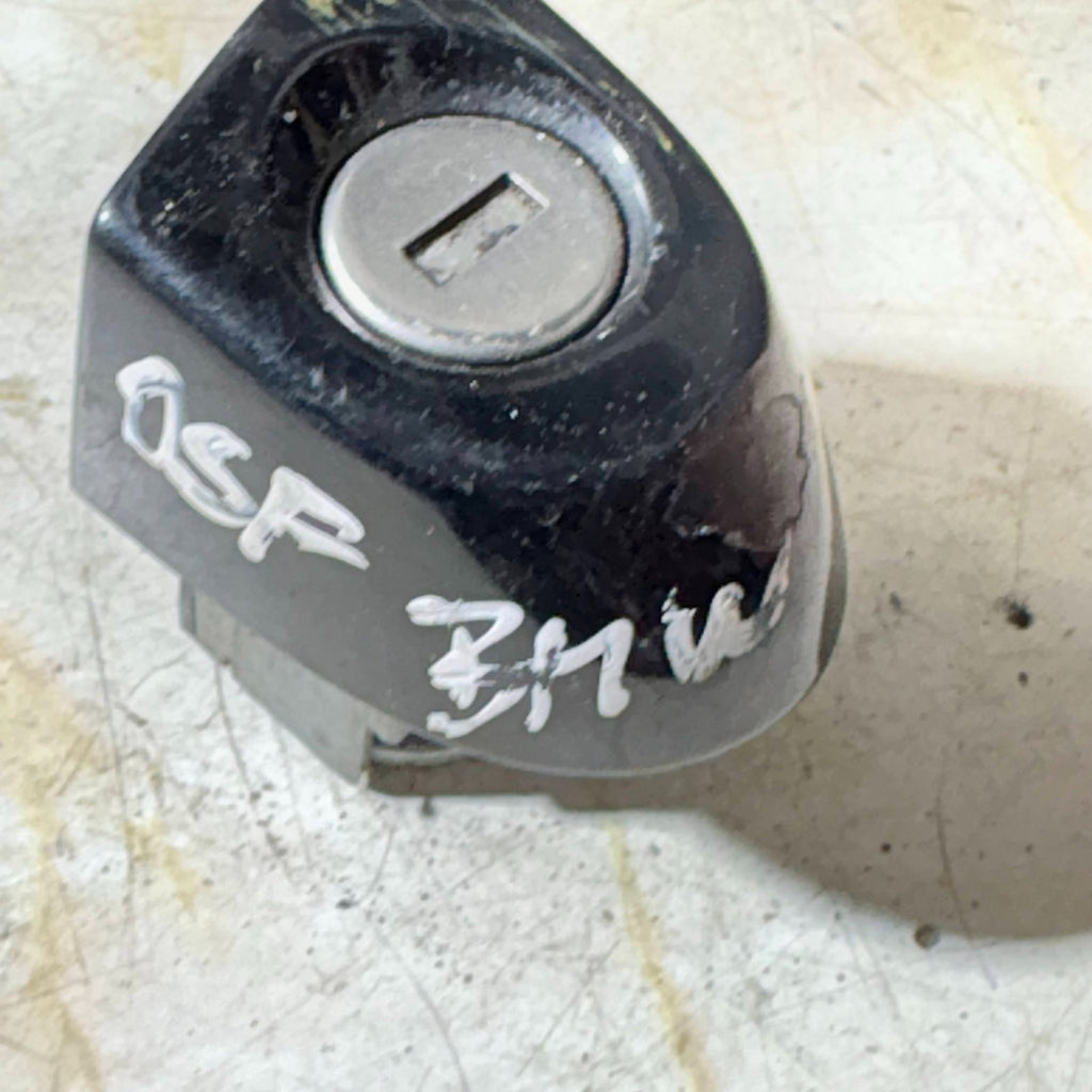 2010 BMW 3 SERIES 318 DRIVER SIDE RIGHT FRONT DOOR HANDLE END CAP