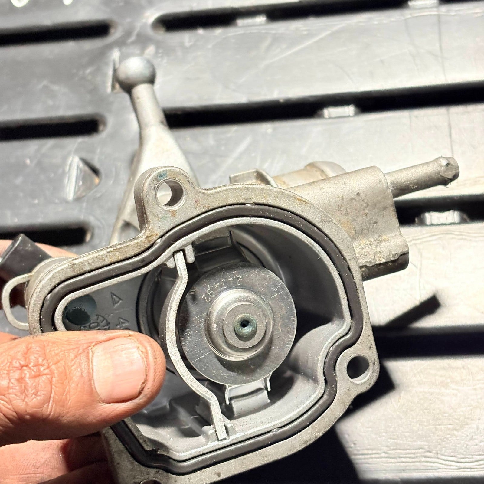 Mercedes C220 W204 2007-2014 THERMOSTAT HOUSING A646200