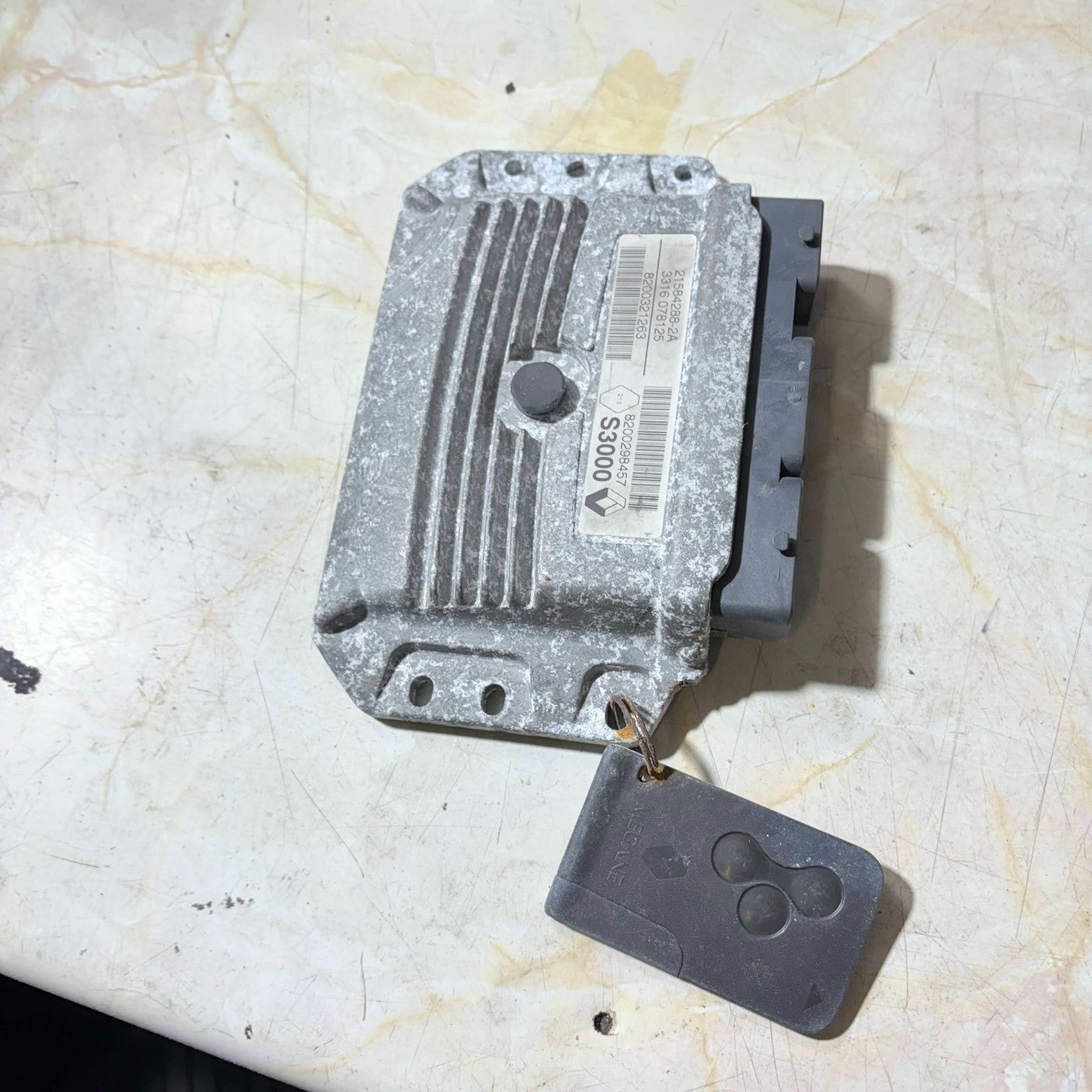 2008 RENAULT MEGANE ENGINE CONTROL UNIT MODULE 21584288-2A