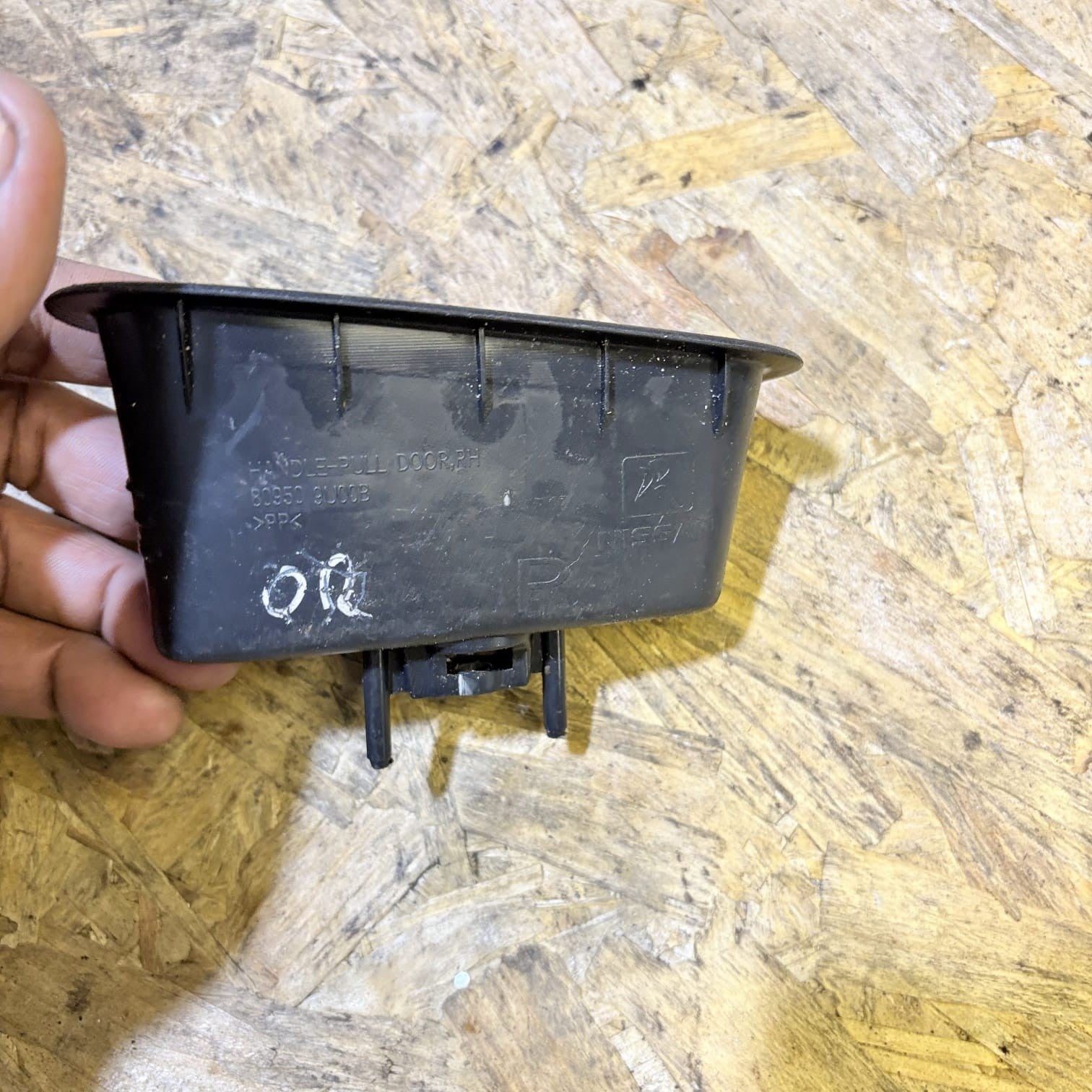 NISSAN NOTE E11 MK1 5DR DRIVER REAR GRAB HANDLE TRIM 809509U00B