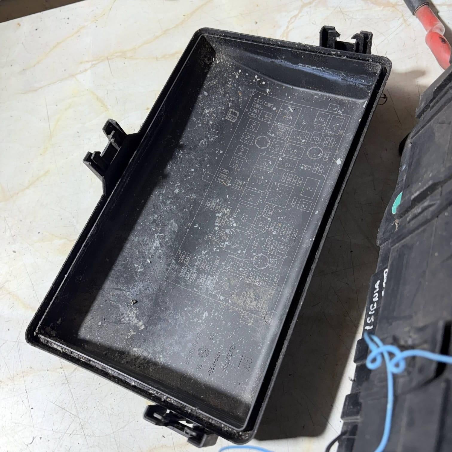 2016 VAUXHALL INSIGNIA 2.0 DIESEL ENGINE BAY FUSE BOX 13253551-02