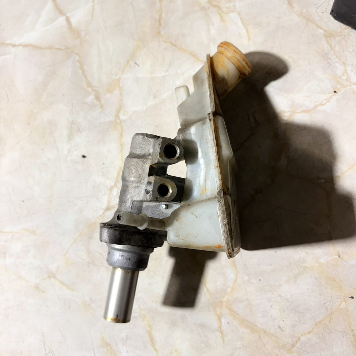 0335088496 Brake Master Cylinder for Ford Fiesta UK1056060-29