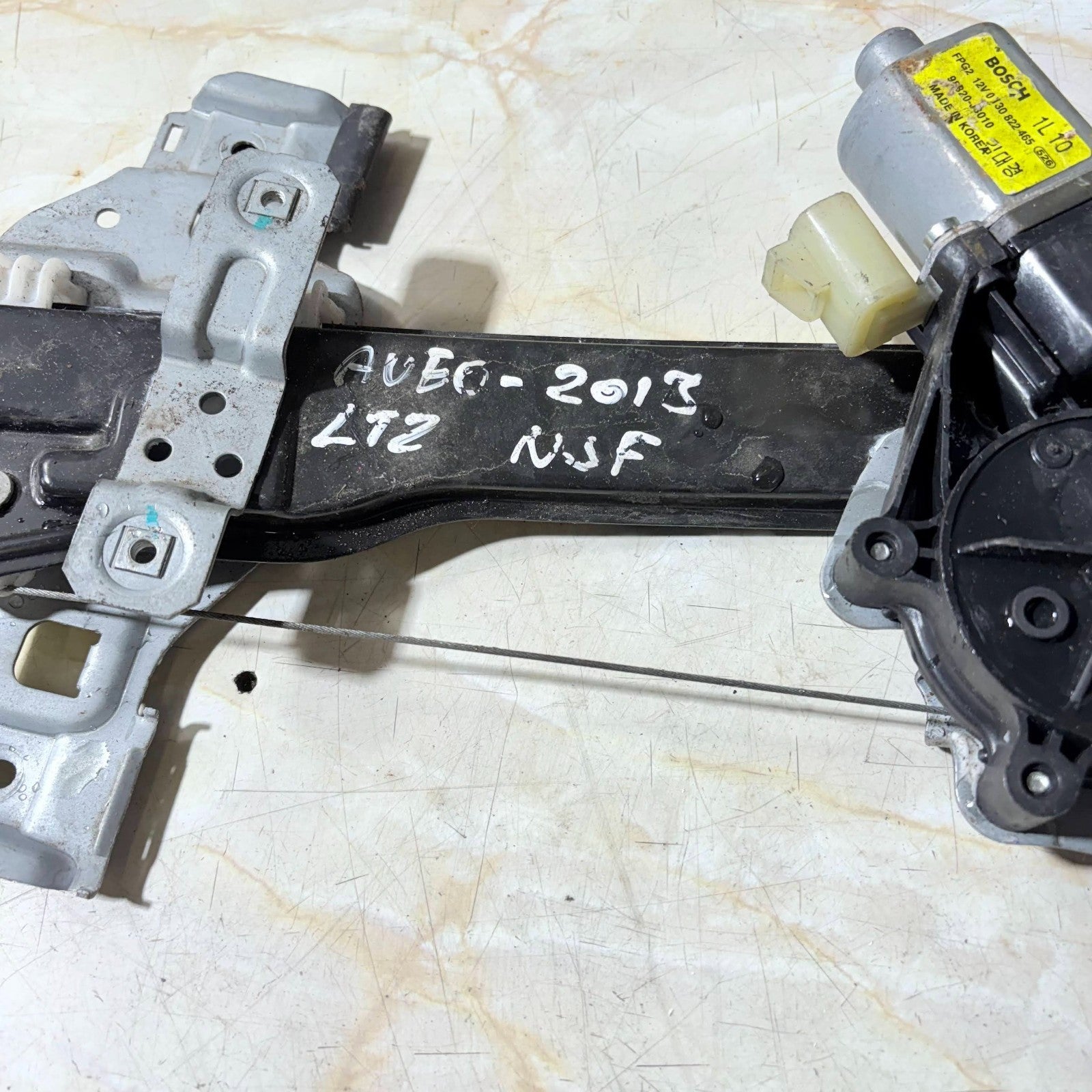 2013 CHEVROLET AVEO PASSENGER FRONT LEFT SIDE WINDOW MOTOR REGULATOR