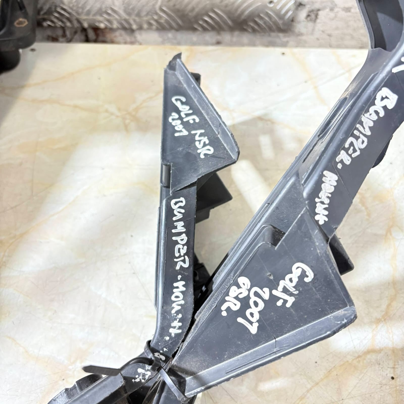 VW Golf Plus Rear Bumper Guide Brackets L+R 2005-2014 5M0807375 5M0807376