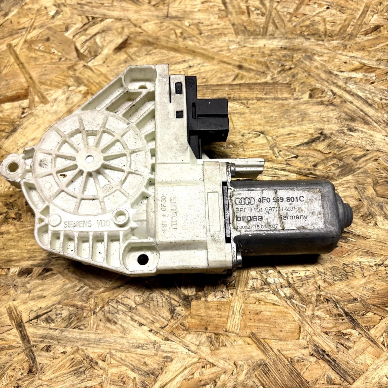 Audi A6 2.0 DIESEL BLB 2007 PASSENGER REAR WINDOW MOTOR 4F0959801C