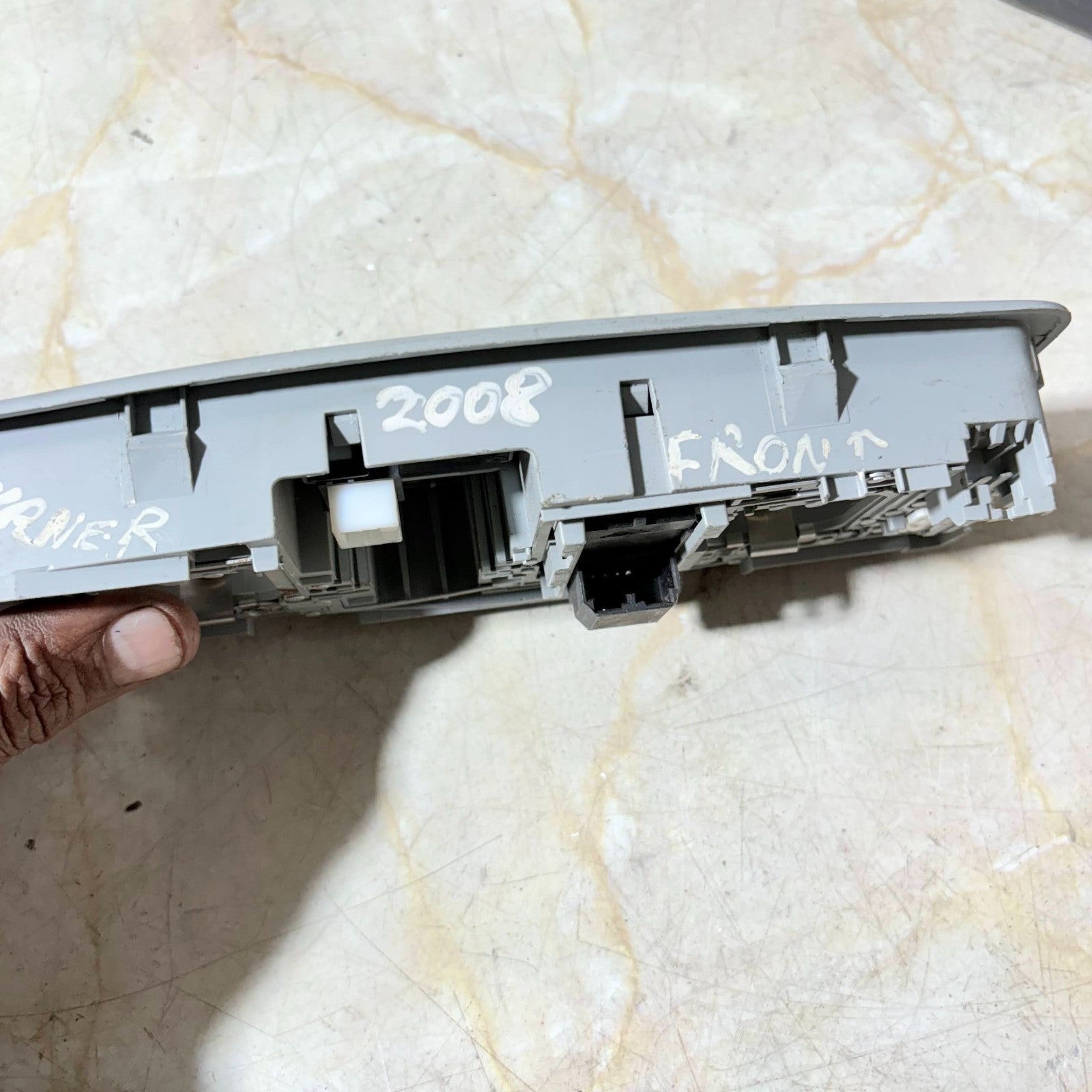 MITSUBISHI OUTLANDER 2008-2013 FRONT ROOF READING COURTESY LIGHT 8401A009ZZ