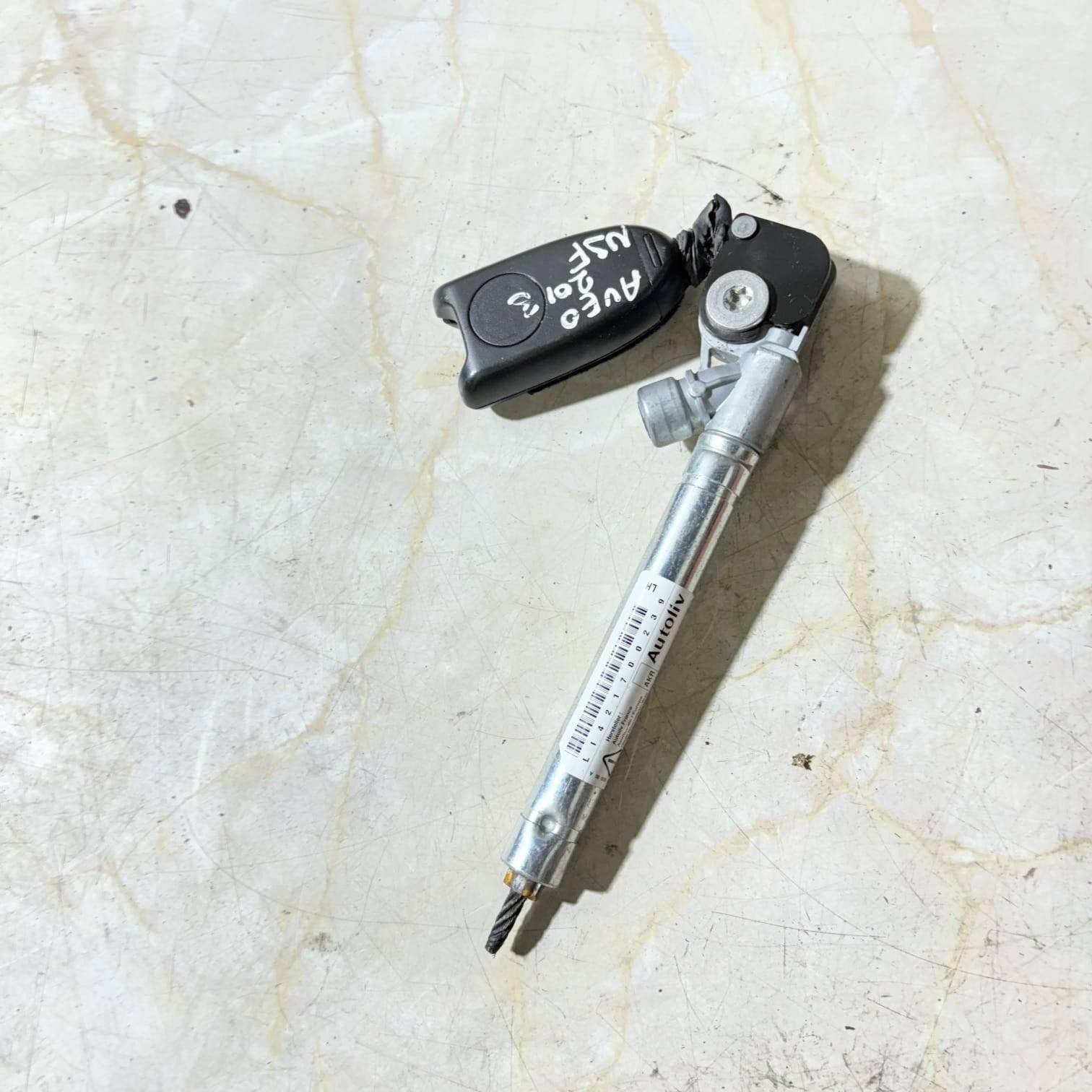 seatbeltlocktensioner Passenger front ChevroletAveoBeckengurtstraffer95963886NSF