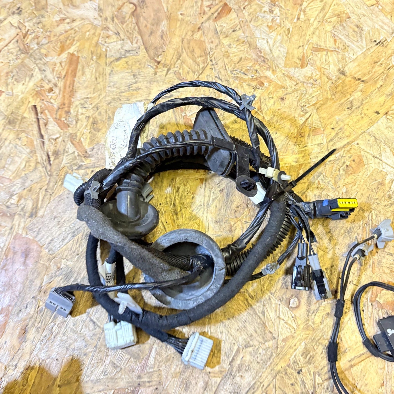 NISSAN QASHQAI J10 MK1 07-13 DOOR WIRING LOOM FRONT PASSENGER SIDE NEARSIDE LEFT