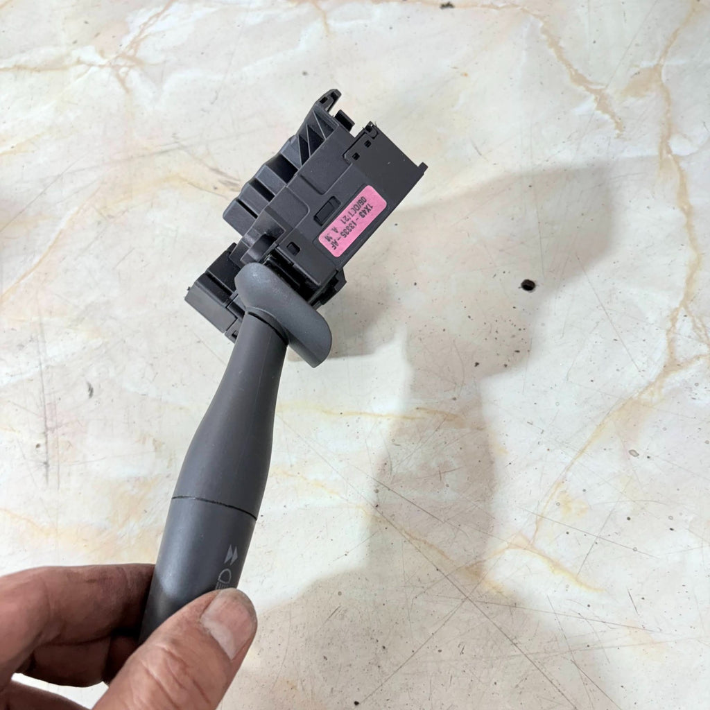 FORD INDICATOR STALK SWITCH WITH TRIP BUTTON 1X43-13335-AF