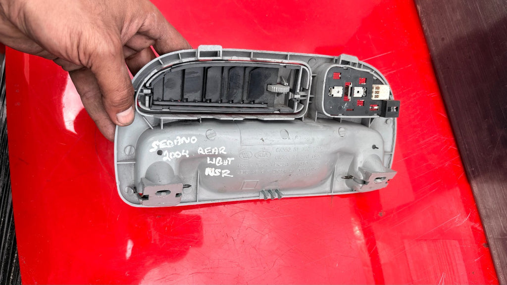 Kia Sedona 2004 Rear Left Side Handle w/Air Vents & Light OK552 51 310