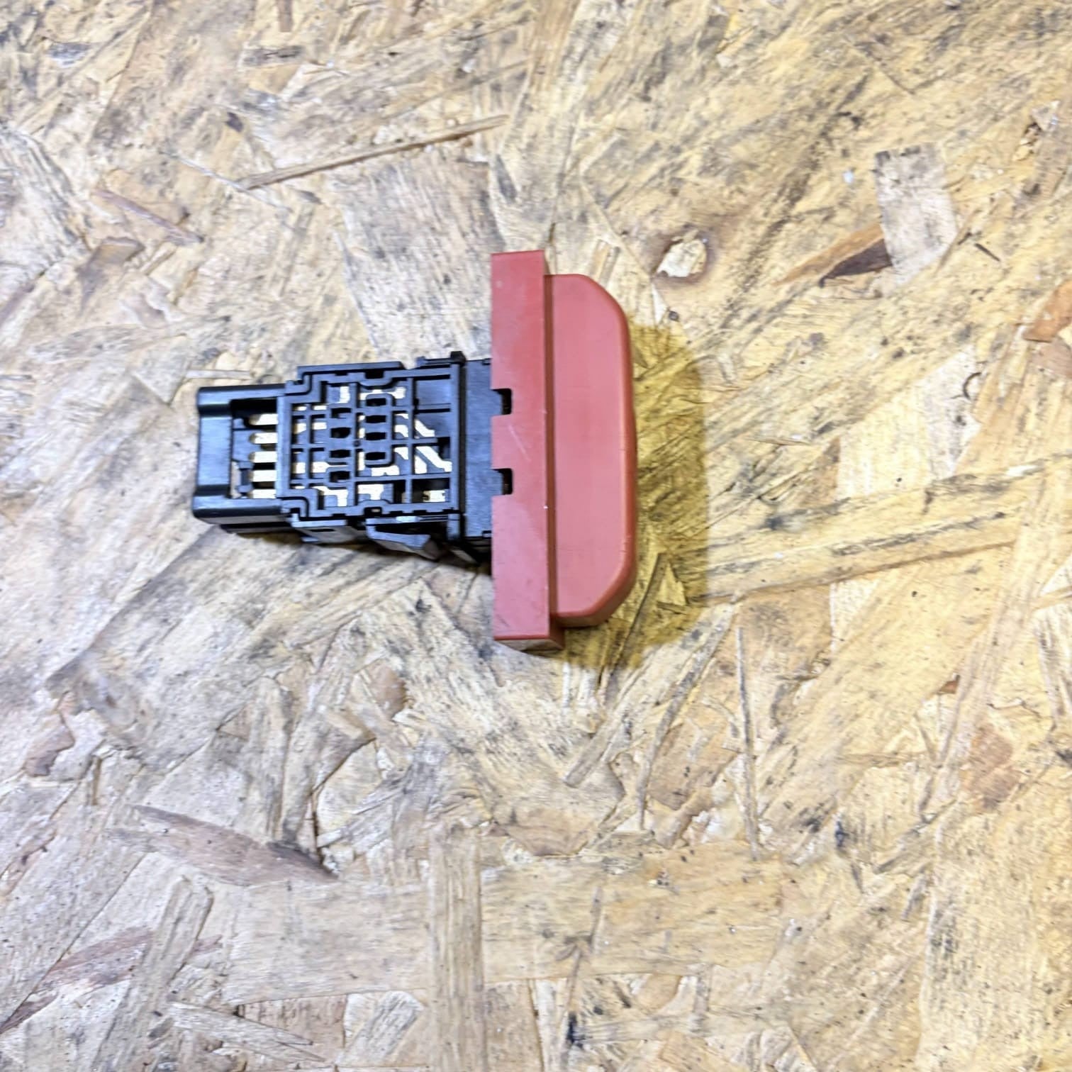 Nissan X-Trail T30 2001-2003 Hazard Warning Light Switch 25290-8H300 06016