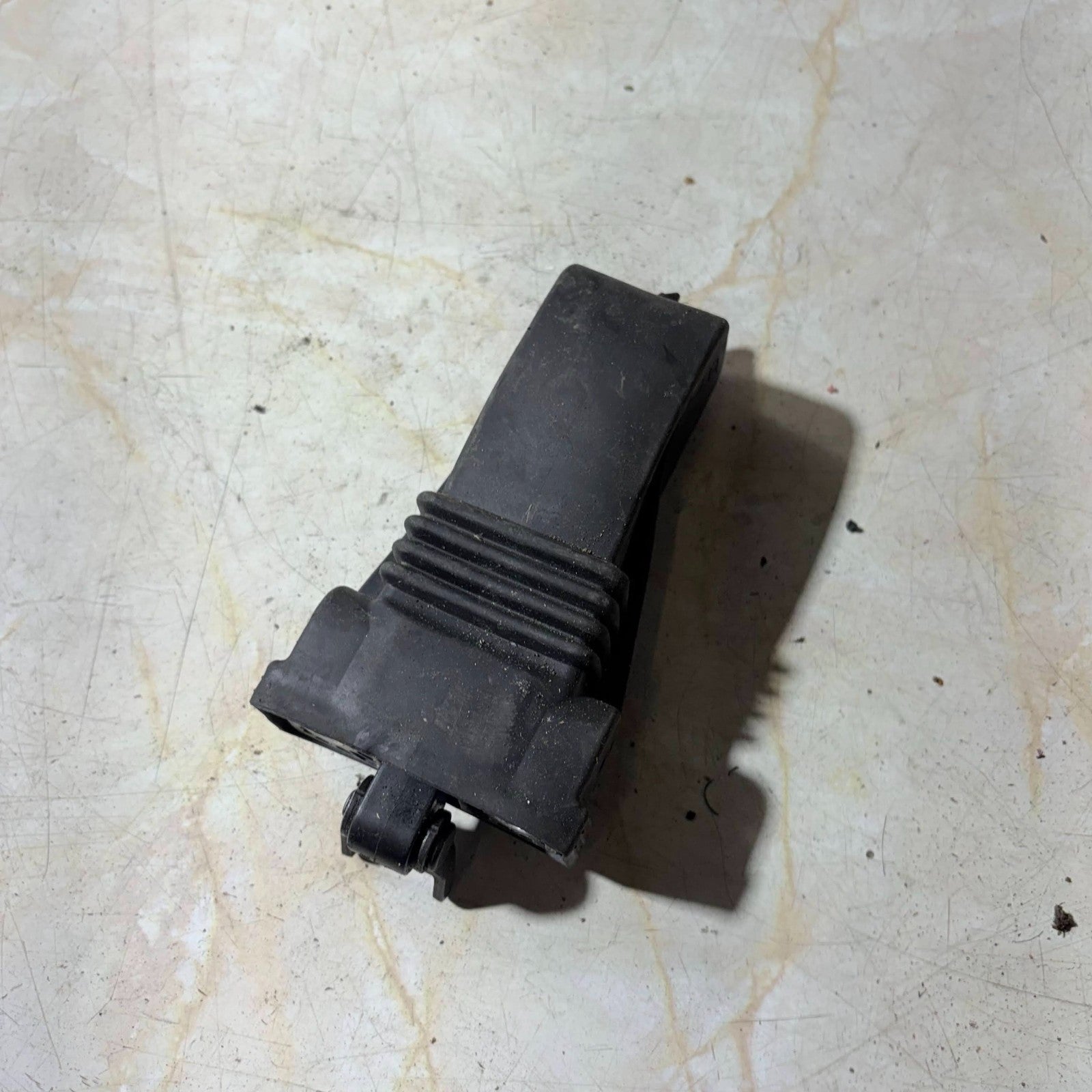 2016 AUDI A3 SPORTBACK REAR RIGHT DOOR HINGE CHECK STRAP STOPPER