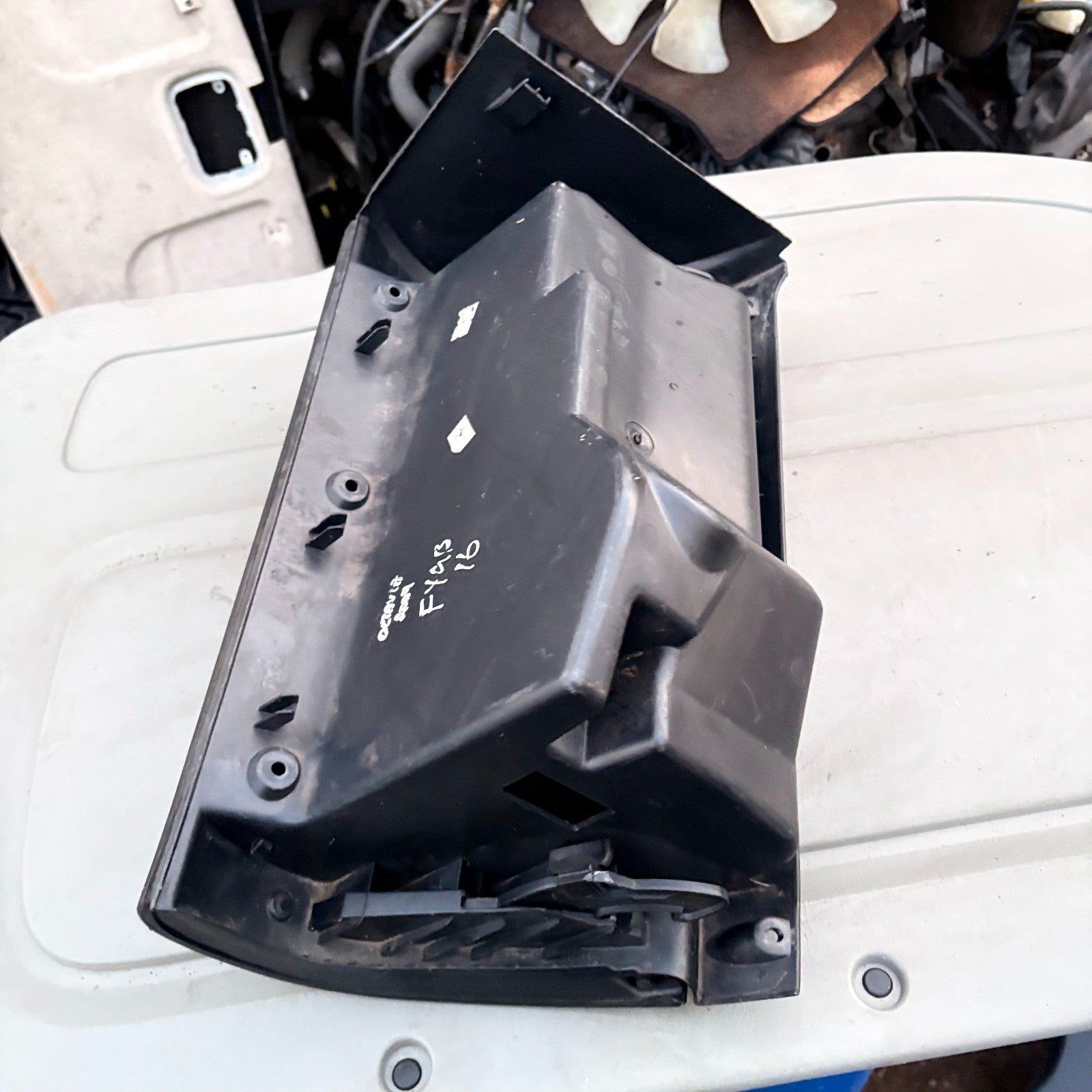 Skoda Octavia 2004-2012-glove box with handle