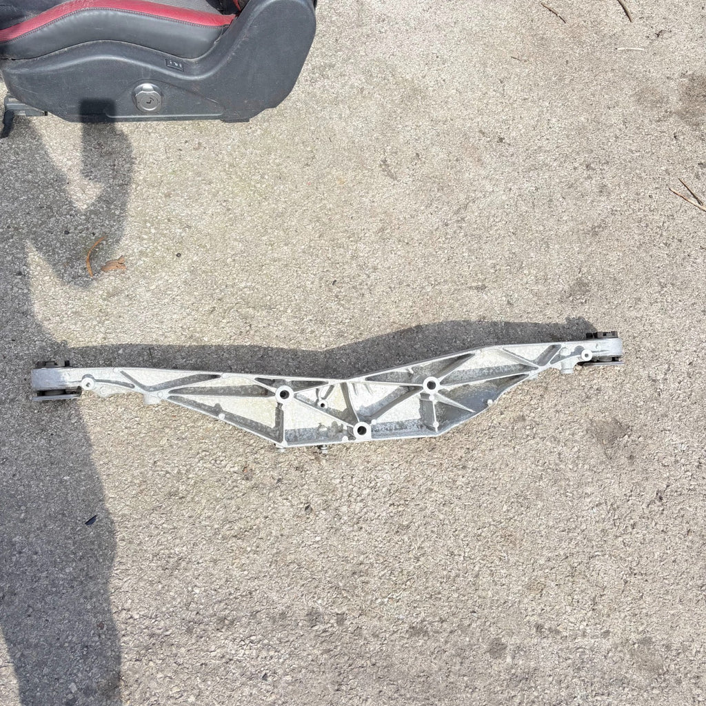 BMW Rear Differential/Diff Mount Bracket 3336 6852896