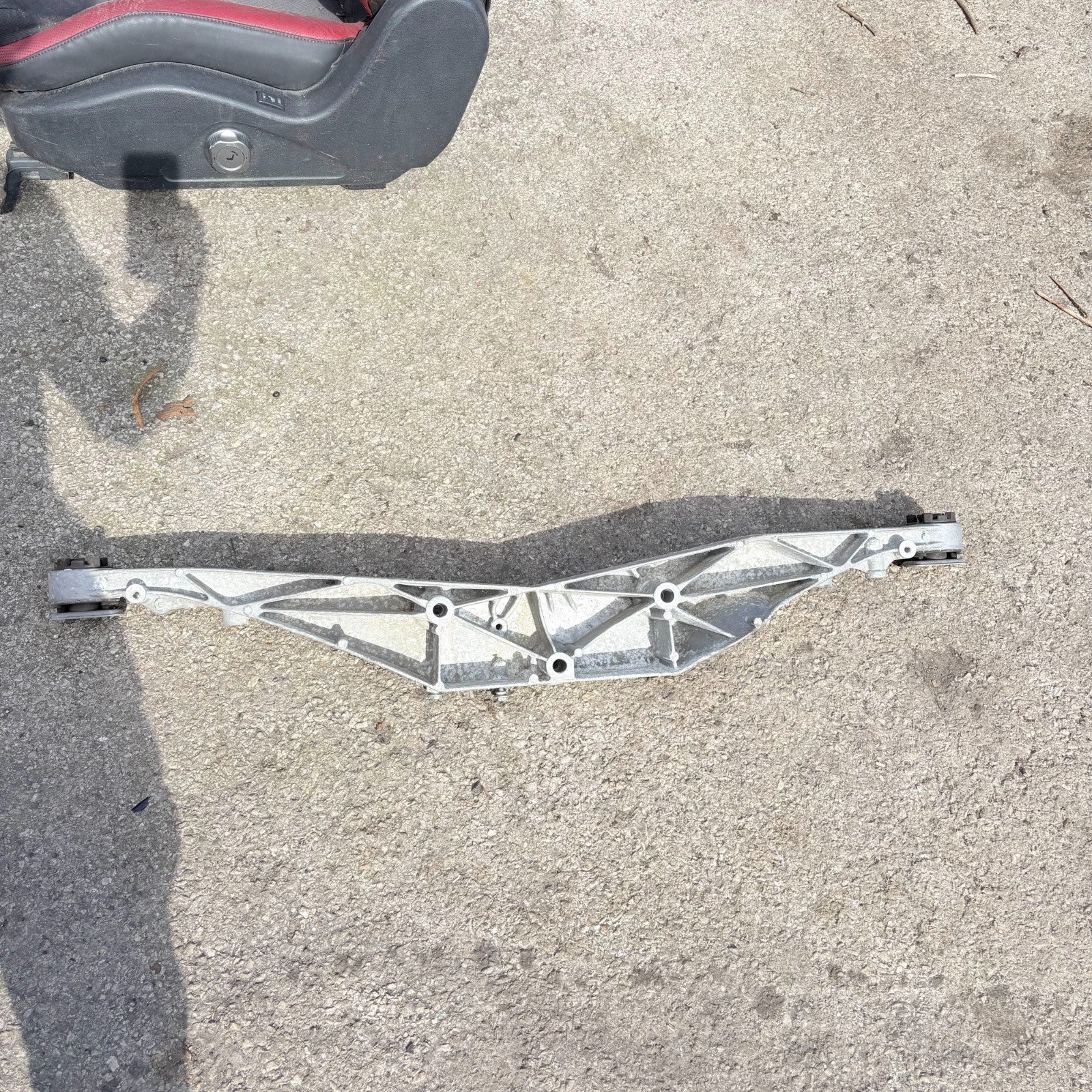 BMW Rear Differential/Diff Mount Bracket 3336 6852896