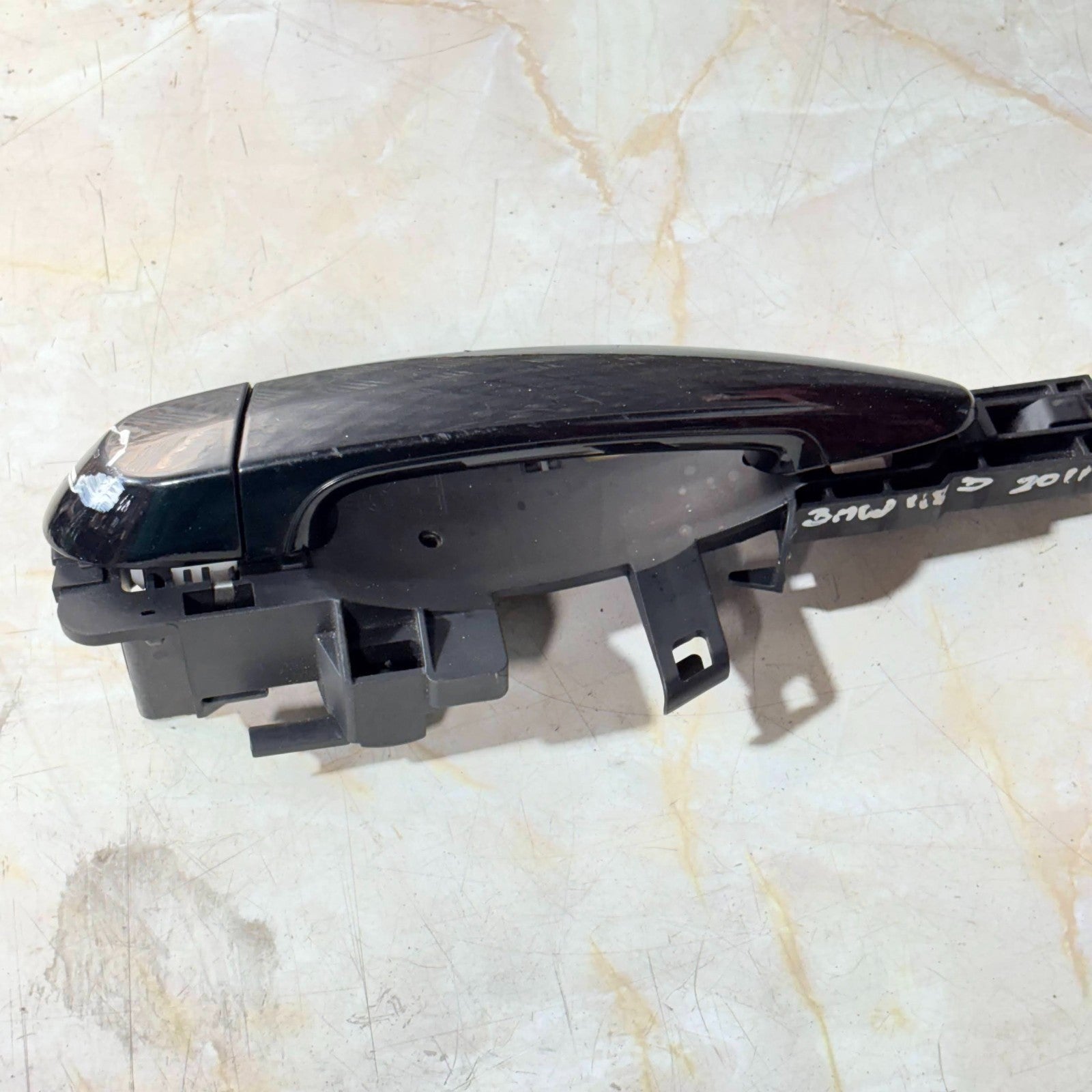 BMW 118D DOOR HANDLE (N/S/F) DRIVERS EXTERIOR 2011