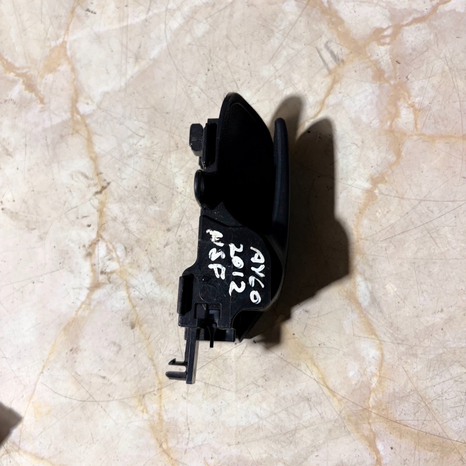 2005-2014 TOYOTA AYGO NSF PASSENGERS SIDE FRONT INNER DOOR HANDLE