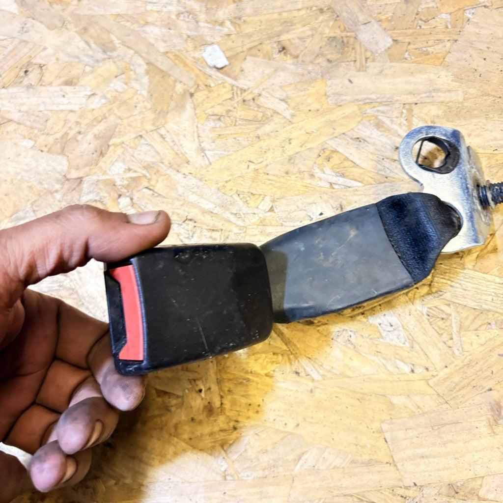 Ford Fusion MK1 02-12 Rear Center Middle Seat Belt Buckle Catch Receptacle