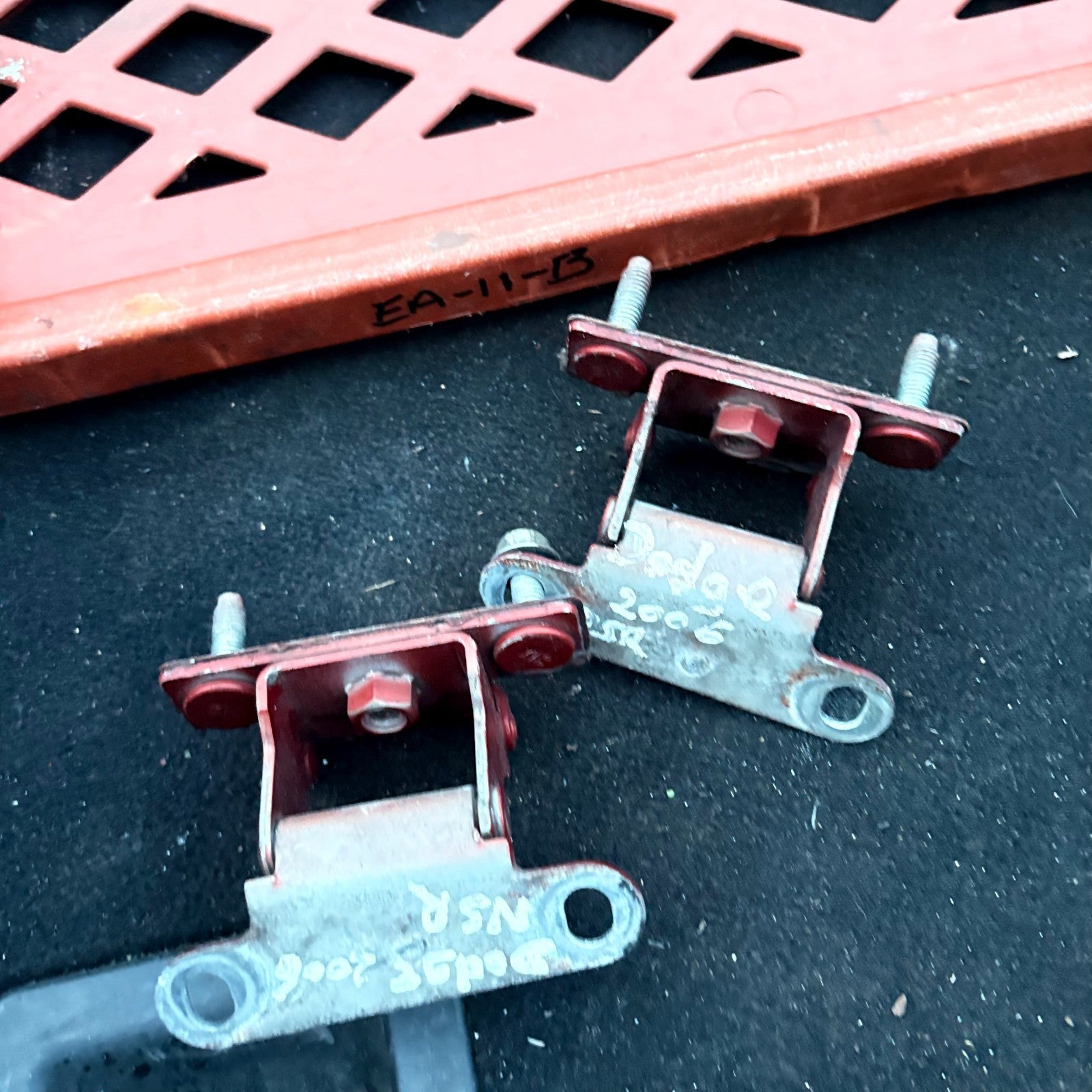 DODGE CALIBER DOOR HINGES PAIR RIGHT/LEFT REAR (2006-2013)