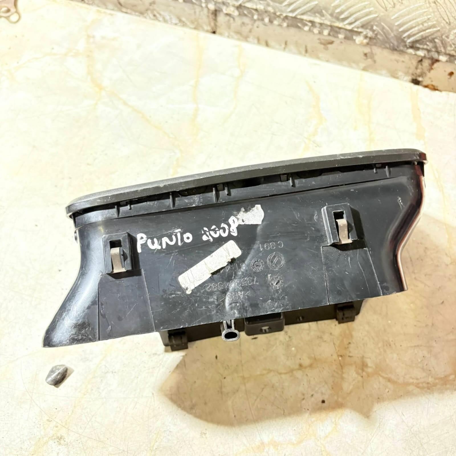 FIAT GRANDE PUNTO 2008 CENTRE DASHBOARD AIR BLOWER VENT HAZARD SWITCH 735394582