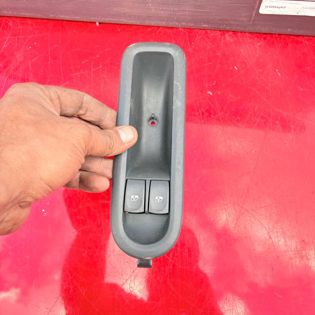 RENAULT CLIO MK3 2011 & TWINGO DRIVERS SIDE FRONT ELECTRIC WINDOW SWITCH OSF