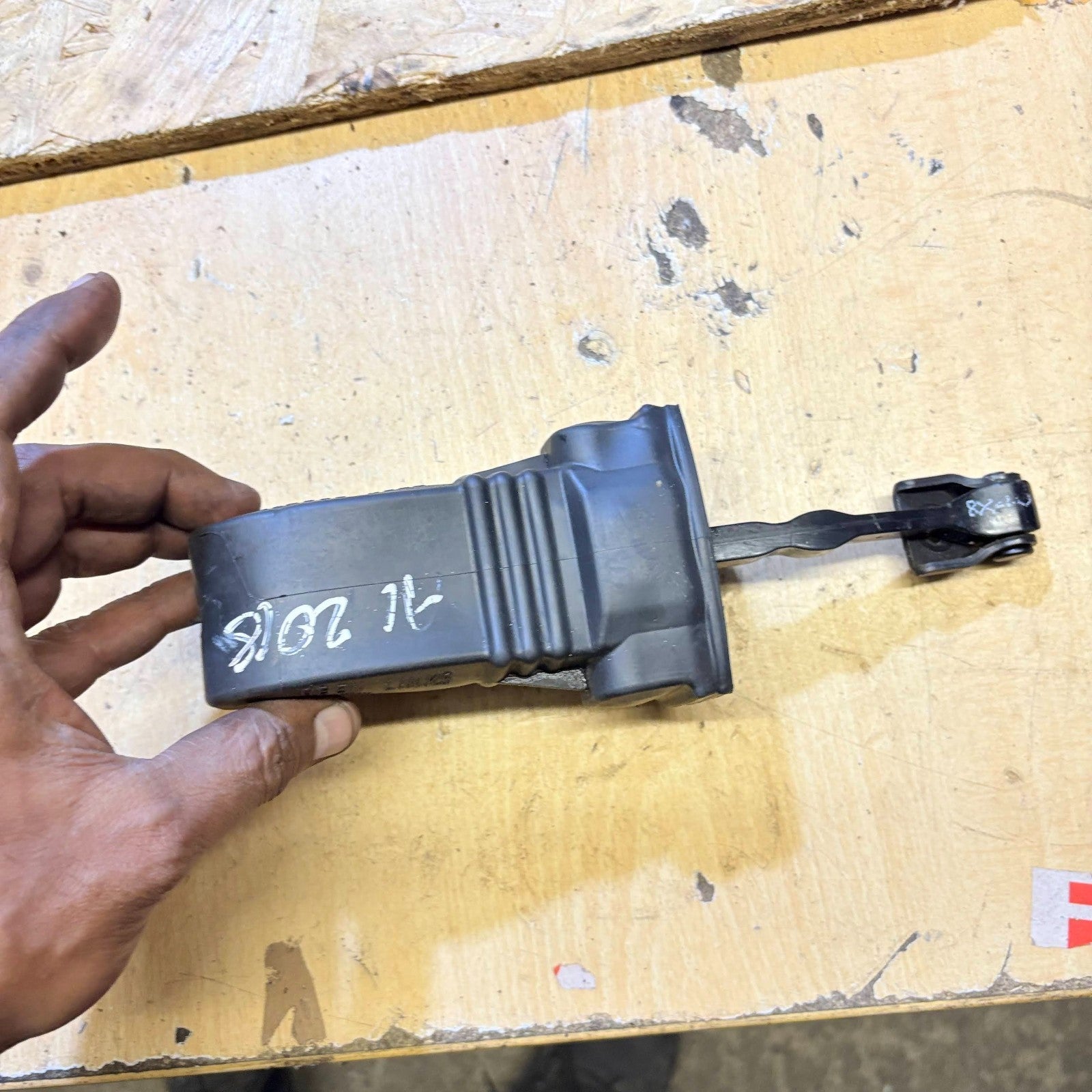 AUDI A1 2018-25 OFFSIDE RIGHT FRONT DOOR CHECK STRAP 8X0837267
