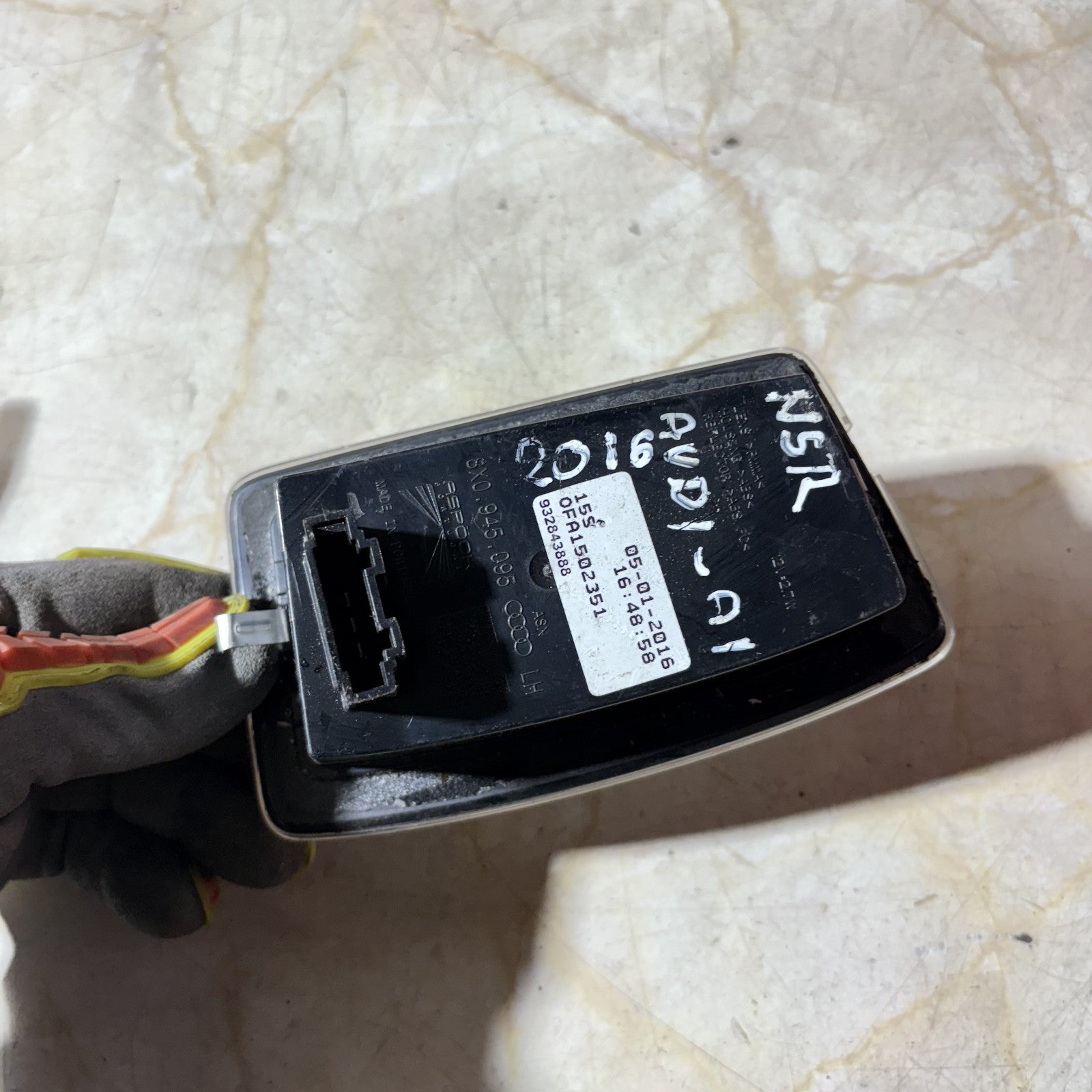 AUDI A1 2016 INTERIOR LIGHT REAR LEFT PASSENGER SIDE 8X0945095