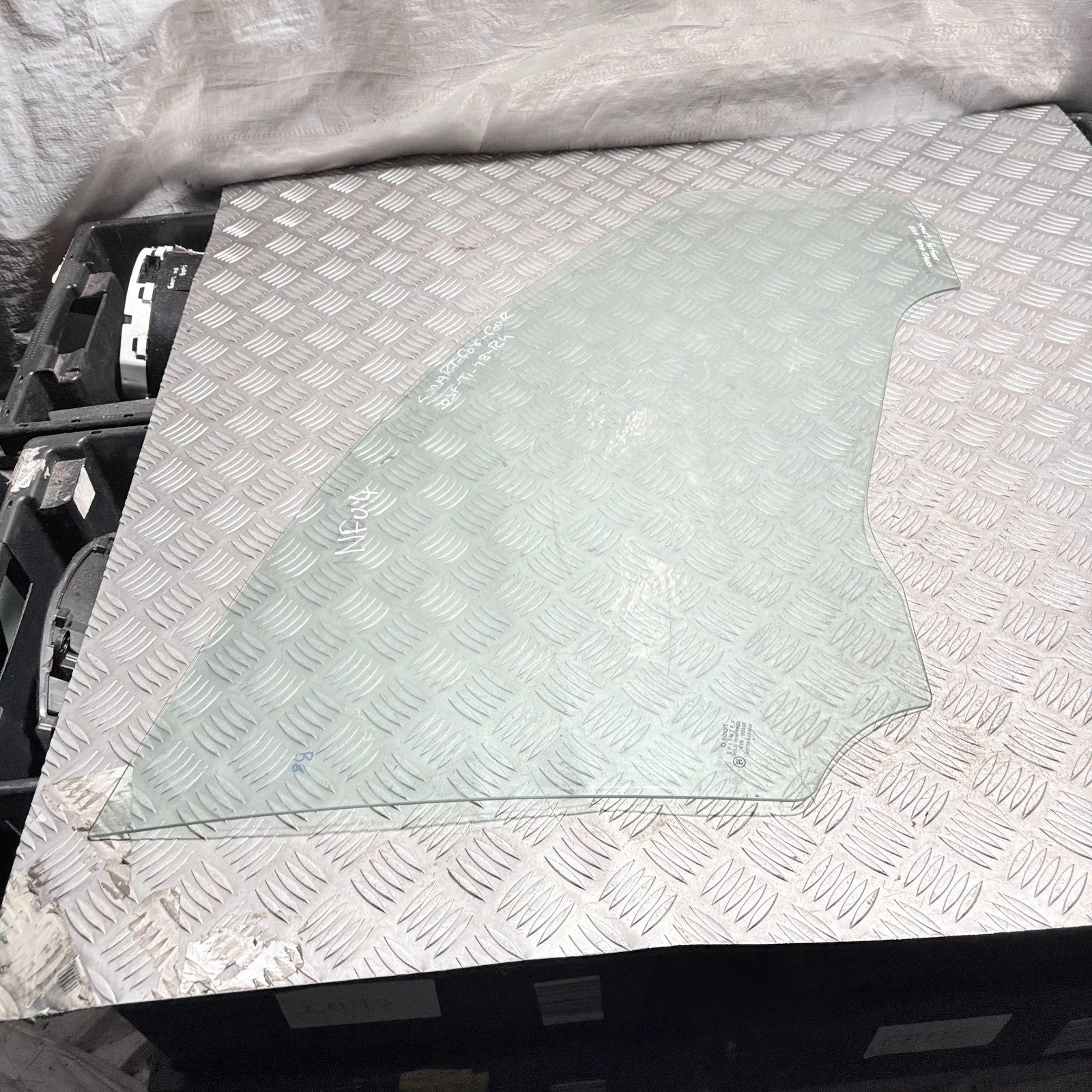 Smart Forfour W454 2004-2007 RH Front Door Window Glass Drivers Side OSF DRIVER
