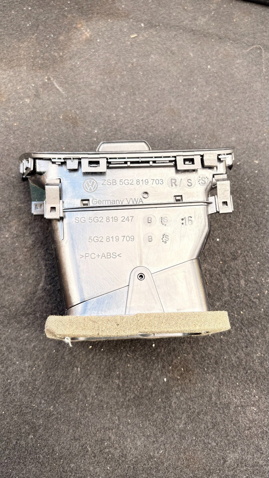 VOLKSWAGEN GOLF 2012-2019 DASH AIR VENT PASSENGER FRONT LEFT SIDE 5G2819247B