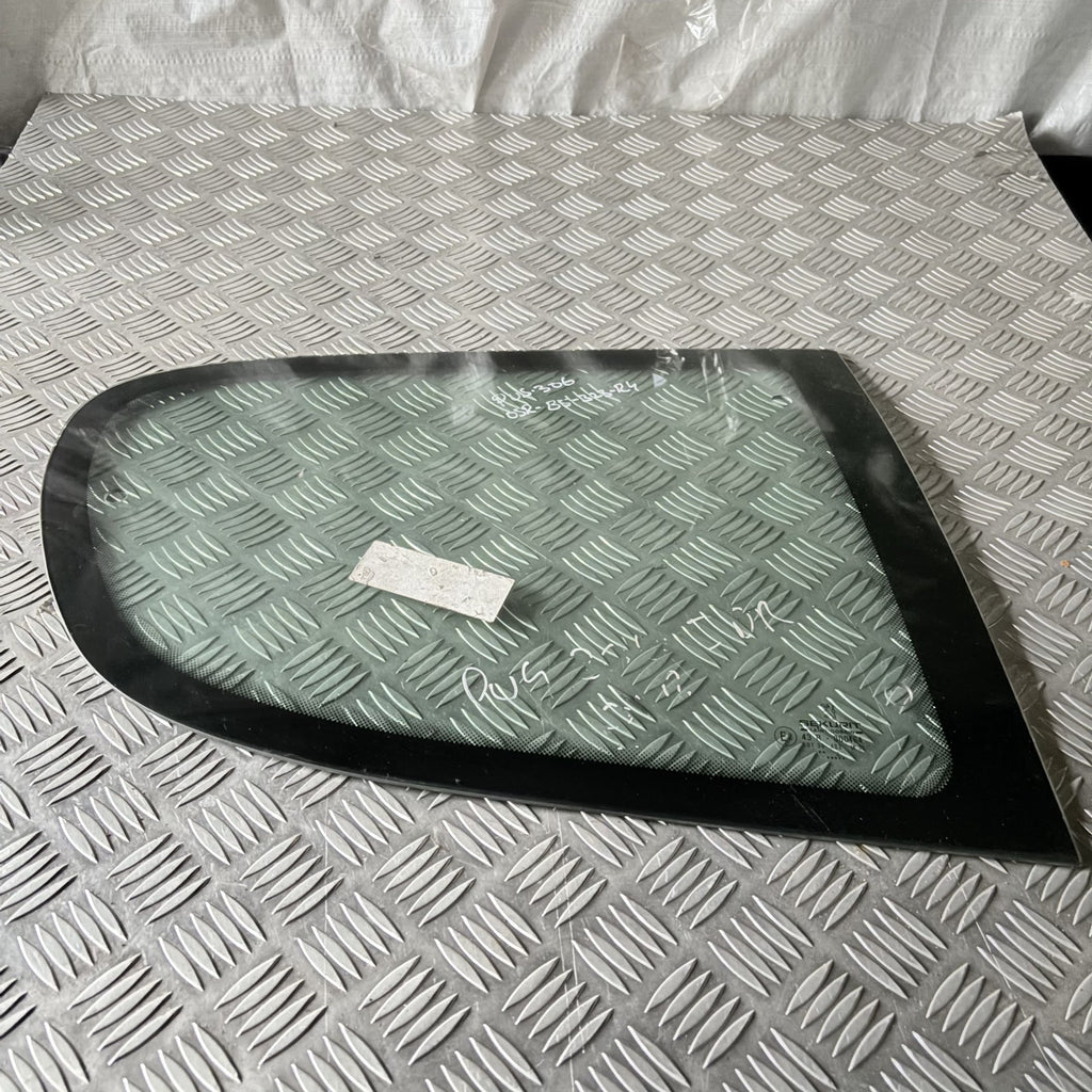 PEUGEOT 306 DRIVERS SIDE REAR WINDOW QUARTER GLASS O/S/R