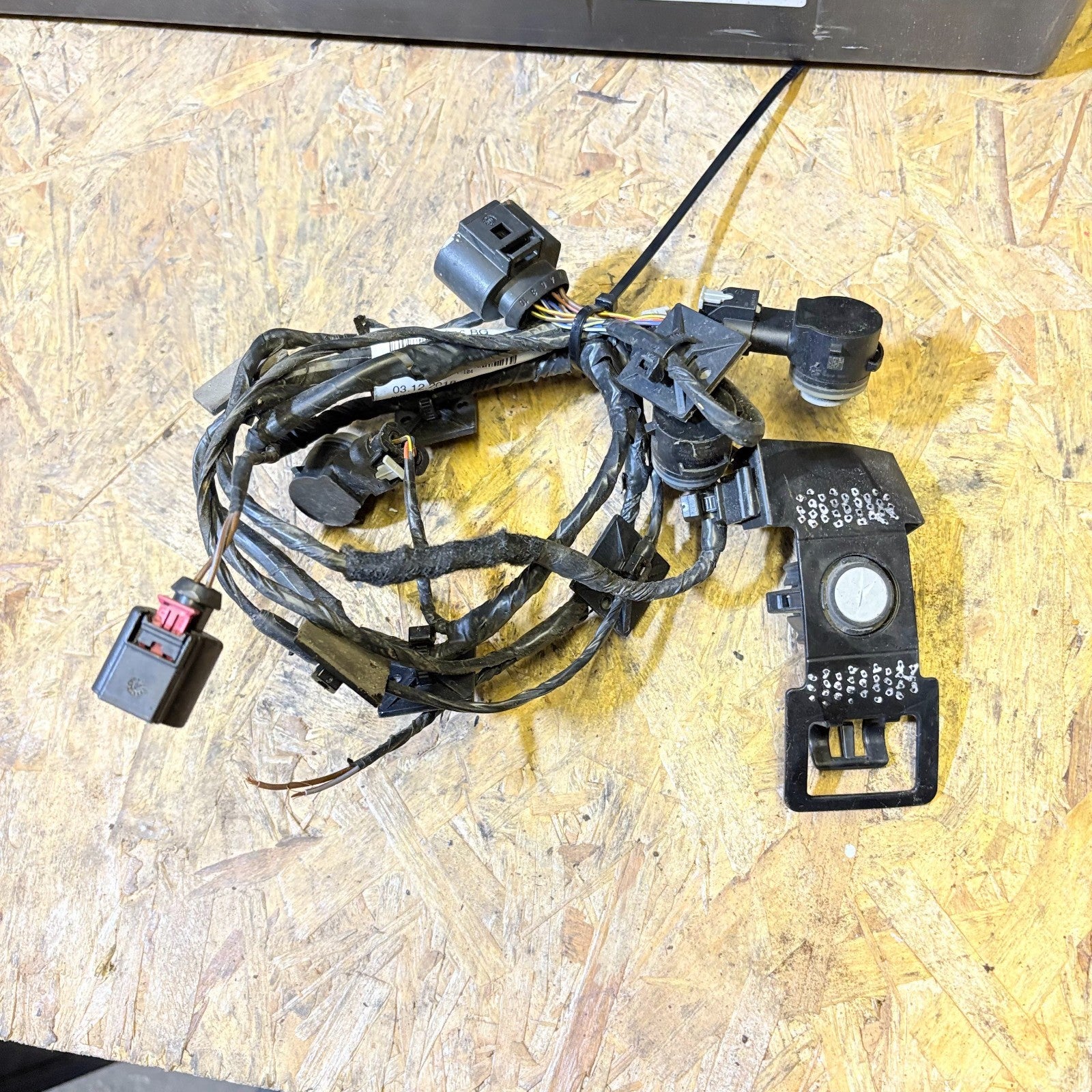 2017-23 VW POLO REAR BUMPER PDC SENSOR WITH WIRING LOOM HARNESS 8K0973702D