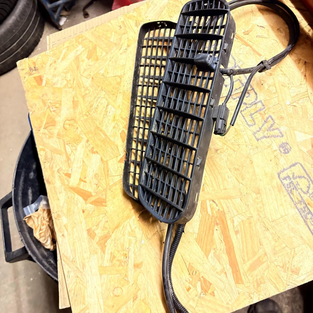 2000-2006 BMW 325i 330i ZHP E46 CENTER HOOD VENT GRILLE COWL TRIM OEM