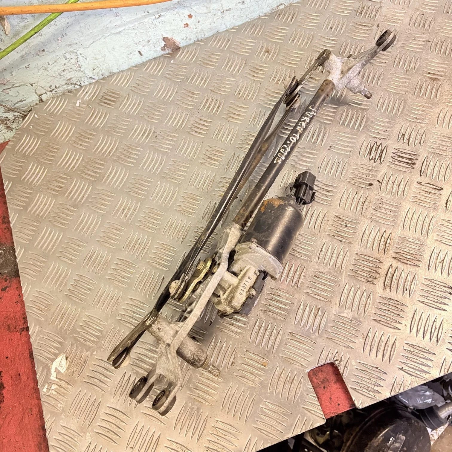 98100-3E900 Kia Sorento MK1 02-09 Front Windscreen Wiper Motor & Linkage Mech