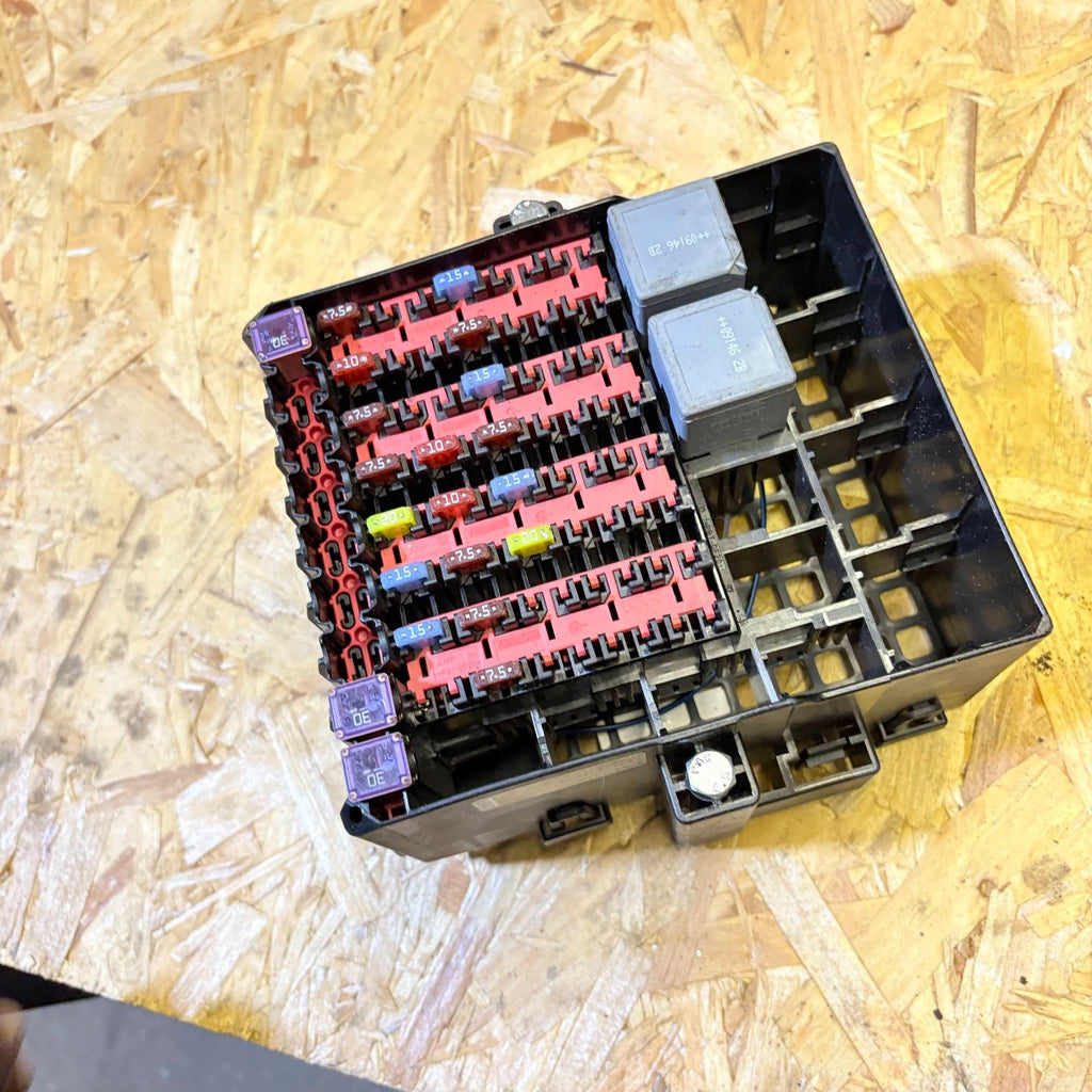 Ford Fiesta 2009 Fuse Box Control Unit 8V5T-14A005-KME