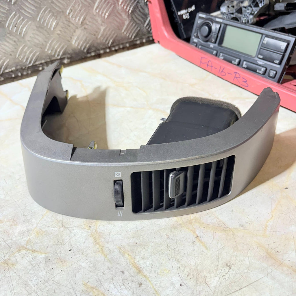 TOYOTA PRIUS DASHBOARD AIR VENT PASSENGER SIDE 1997-2003