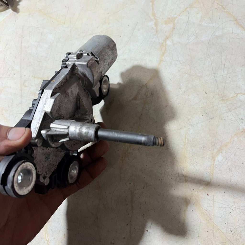 FORD FOCUS 2004-2010 REAR WIPER MOTOR 0 390 201 823